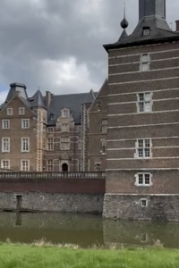 Ausfahrt zum Schloss Merode Ausfahrt zum Schloss Merode